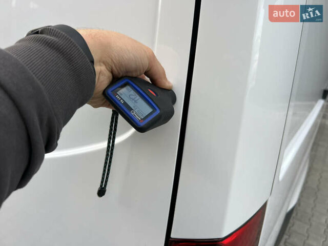 Белый Мерседес Sprinter, объемом двигателя 2.2 л и пробегом 253 тыс. км за 24700 $, фото 187 на Automoto.ua