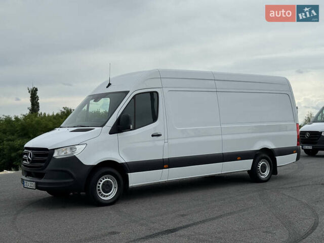 Белый Мерседес Sprinter, объемом двигателя 2.2 л и пробегом 299 тыс. км за 25900 $, фото 3 на Automoto.ua