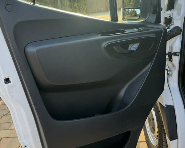 Белый Мерседес Sprinter, объемом двигателя 3 л и пробегом 222 тыс. км за 40300 $, фото 32 на Automoto.ua
