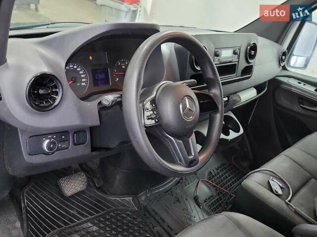 Белый Мерседес Sprinter, объемом двигателя 3 л и пробегом 737 тыс. км за 19999 $, фото 6 на Automoto.ua