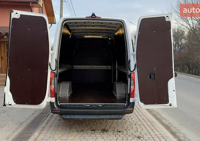 Белый Мерседес Sprinter, объемом двигателя 2.2 л и пробегом 257 тыс. км за 29039 $, фото 12 на Automoto.ua