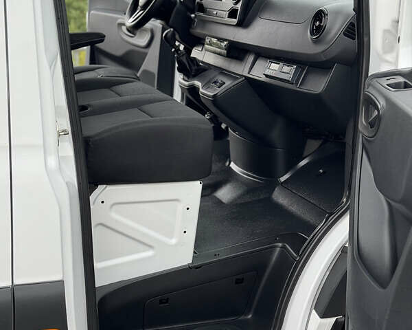 Белый Мерседес Sprinter, объемом двигателя 2.2 л и пробегом 299 тыс. км за 25900 $, фото 23 на Automoto.ua