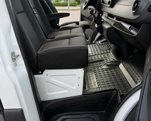 Белый Мерседес Sprinter, объемом двигателя 2.2 л и пробегом 208 тыс. км за 26999 $, фото 76 на Automoto.ua