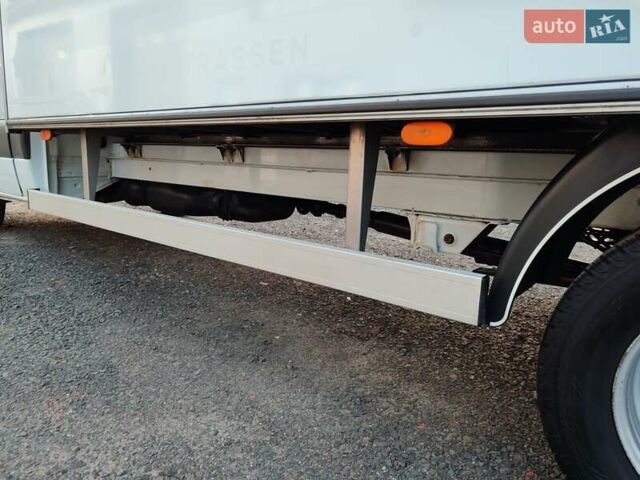 Белый Мерседес Sprinter, объемом двигателя 2.1 л и пробегом 300 тыс. км за 26400 $, фото 14 на Automoto.ua