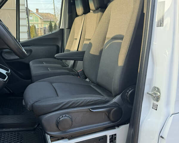 Белый Мерседес Sprinter, объемом двигателя 3 л и пробегом 222 тыс. км за 40300 $, фото 33 на Automoto.ua