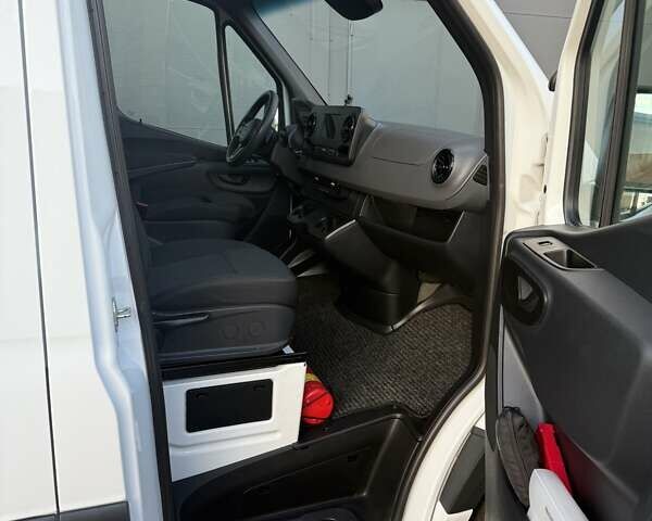 Белый Мерседес Sprinter, объемом двигателя 2 л и пробегом 235 тыс. км за 30850 $, фото 45 на Automoto.ua