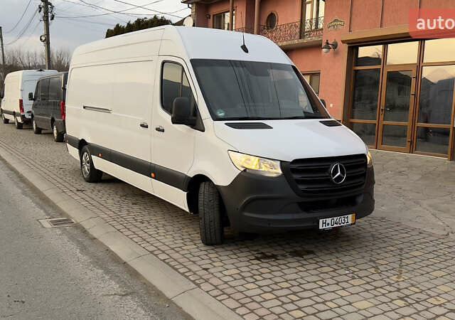 Белый Мерседес Sprinter, объемом двигателя 2.2 л и пробегом 257 тыс. км за 29039 $, фото 3 на Automoto.ua