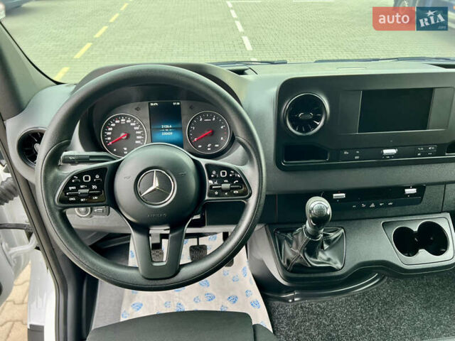 Белый Мерседес Sprinter, объемом двигателя 2.2 л и пробегом 250 тыс. км за 34999 $, фото 18 на Automoto.ua