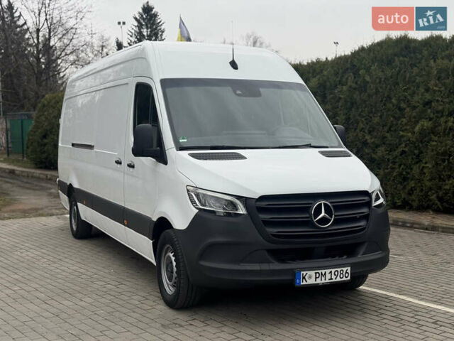 Белый Мерседес Sprinter, объемом двигателя 2.2 л и пробегом 285 тыс. км за 27000 $, фото 3 на Automoto.ua