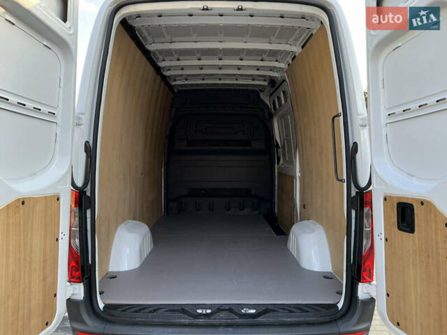 Белый Мерседес Sprinter, объемом двигателя 2 л и пробегом 111 тыс. км за 25999 $, фото 24 на Automoto.ua
