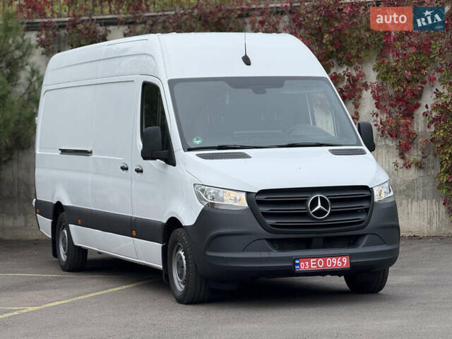 Белый Мерседес Sprinter, объемом двигателя 2 л и пробегом 240 тыс. км за 25999 $, фото 2 на Automoto.ua