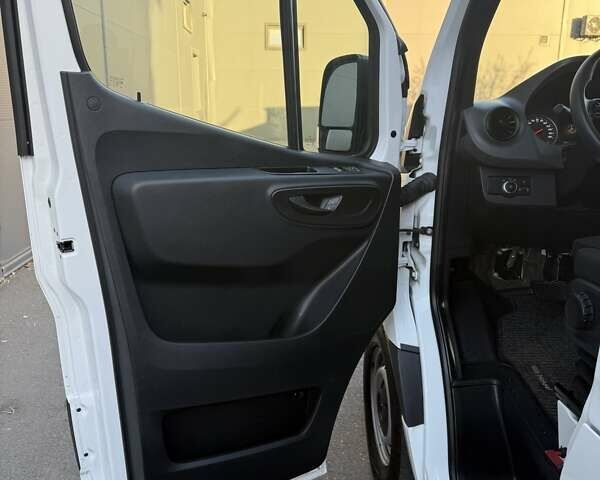 Белый Мерседес Sprinter, объемом двигателя 2 л и пробегом 235 тыс. км за 30850 $, фото 19 на Automoto.ua