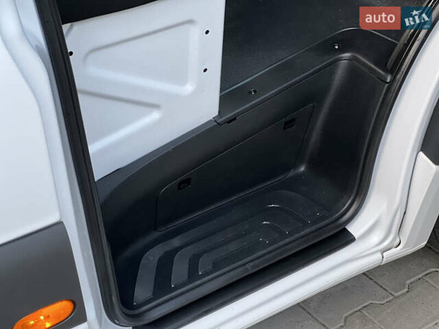Белый Мерседес Sprinter, объемом двигателя 2.2 л и пробегом 253 тыс. км за 24700 $, фото 117 на Automoto.ua