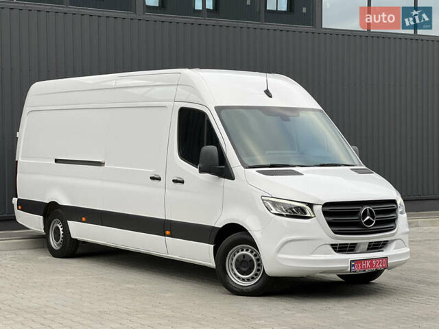 Белый Мерседес Sprinter, объемом двигателя 2.2 л и пробегом 253 тыс. км за 24700 $, фото 1 на Automoto.ua