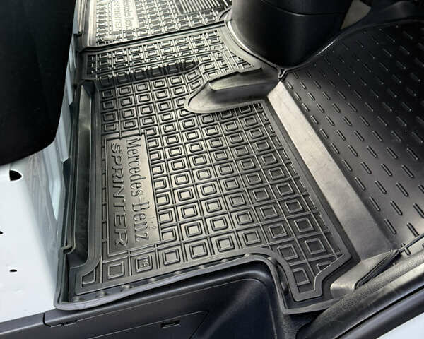 Белый Мерседес Sprinter, объемом двигателя 2.2 л и пробегом 208 тыс. км за 26999 $, фото 77 на Automoto.ua