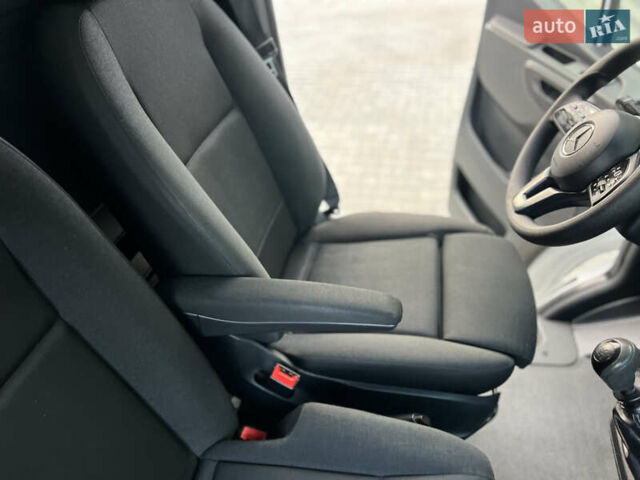 Белый Мерседес Sprinter, объемом двигателя 2.2 л и пробегом 253 тыс. км за 24700 $, фото 129 на Automoto.ua