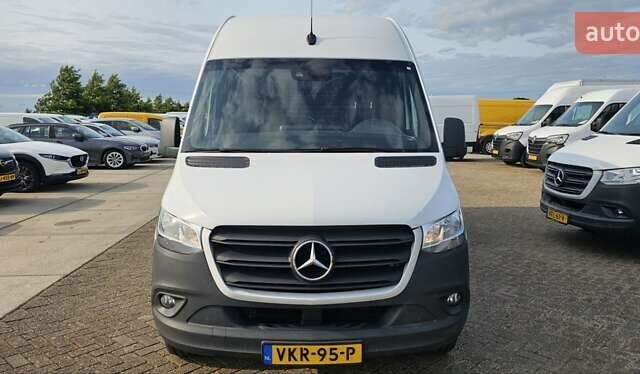 Белый Мерседес Sprinter, объемом двигателя 2 л и пробегом 275 тыс. км за 27900 $, фото 2 на Automoto.ua