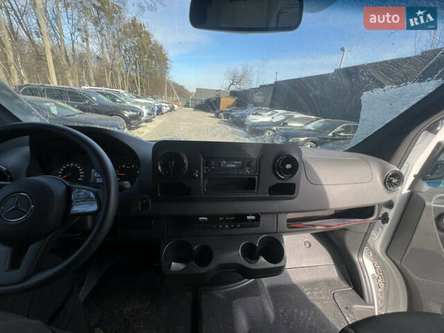 Белый Мерседес Sprinter, объемом двигателя 3 л и пробегом 24 тыс. км за 43000 $, фото 13 на Automoto.ua