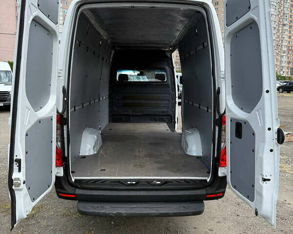 Белый Мерседес Sprinter, объемом двигателя 3 л и пробегом 303 тыс. км за 36999 $, фото 10 на Automoto.ua