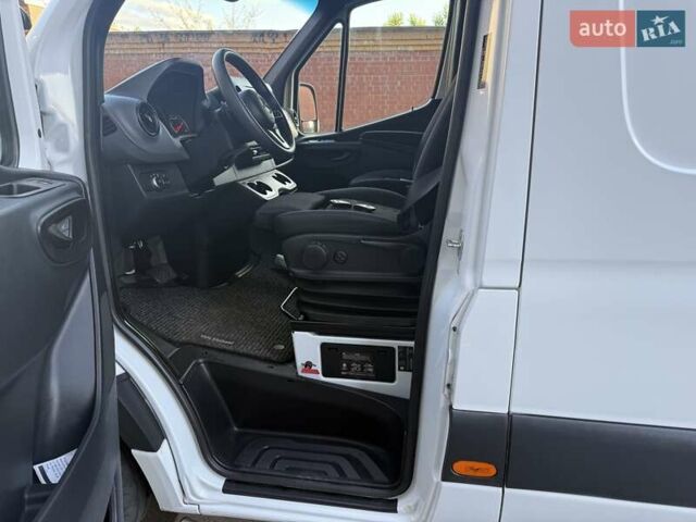 Белый Мерседес Sprinter, объемом двигателя 2 л и пробегом 235 тыс. км за 30850 $, фото 17 на Automoto.ua