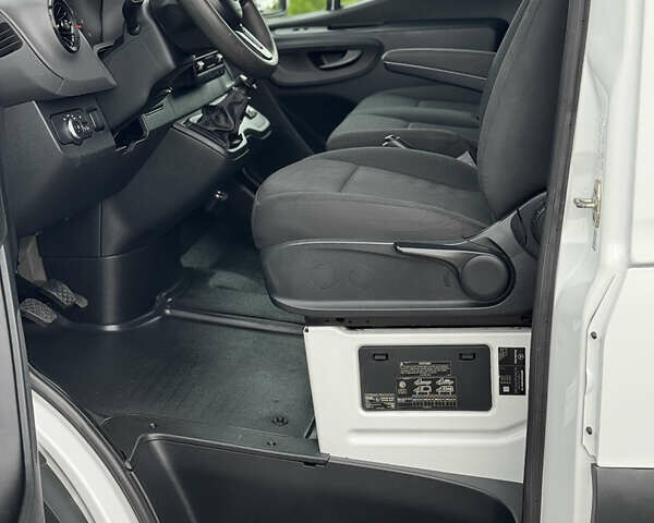 Белый Мерседес Sprinter, объемом двигателя 2.2 л и пробегом 299 тыс. км за 25900 $, фото 18 на Automoto.ua