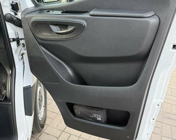 Белый Мерседес Sprinter, объемом двигателя 2.2 л и пробегом 208 тыс. км за 26999 $, фото 72 на Automoto.ua