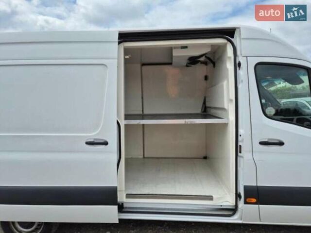 Белый Мерседес Sprinter, объемом двигателя 2.2 л и пробегом 200 тыс. км за 22442 $, фото 2 на Automoto.ua