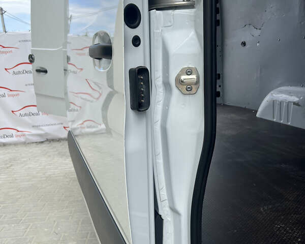 Белый Мерседес Sprinter, объемом двигателя 2 л и пробегом 246 тыс. км за 26650 $, фото 18 на Automoto.ua