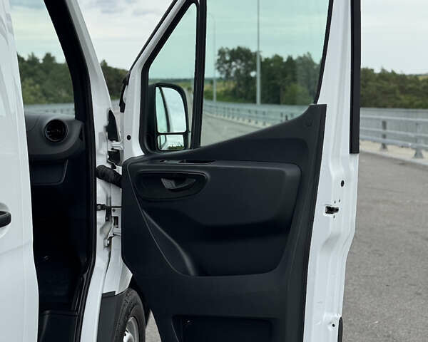 Белый Мерседес Sprinter, объемом двигателя 2.2 л и пробегом 299 тыс. км за 25900 $, фото 22 на Automoto.ua