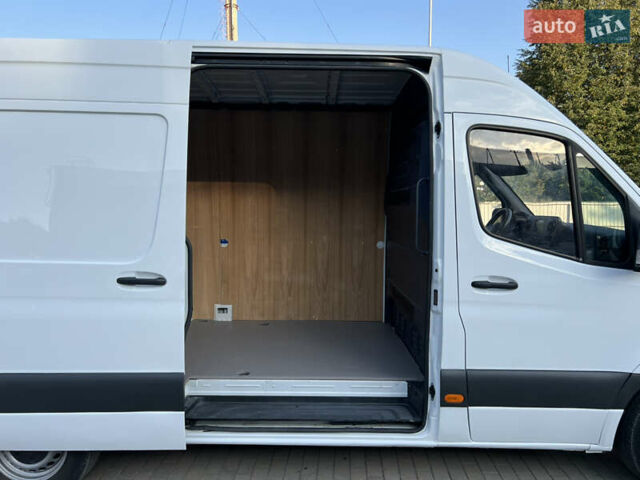 Белый Мерседес Sprinter, объемом двигателя 2 л и пробегом 111 тыс. км за 25999 $, фото 22 на Automoto.ua