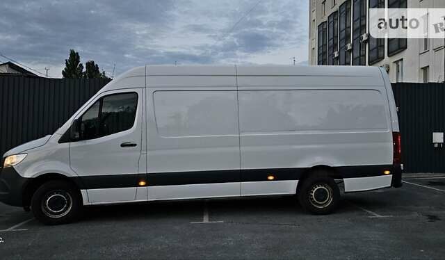 Белый Мерседес Sprinter, объемом двигателя 2.2 л и пробегом 490 тыс. км за 25990 $, фото 2 на Automoto.ua