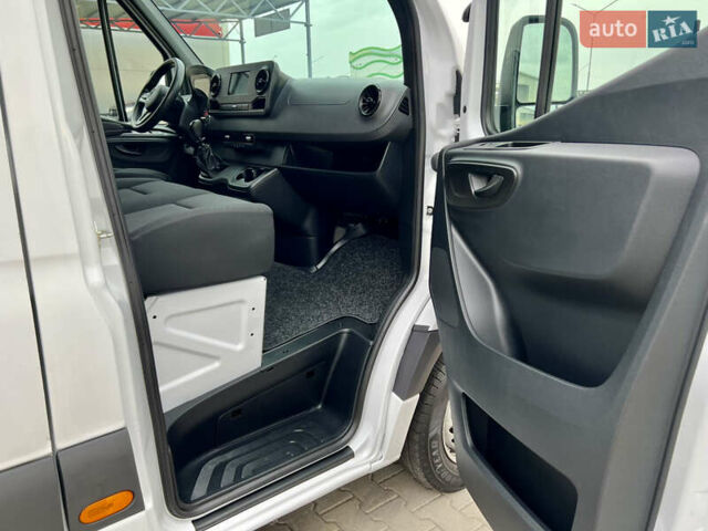 Белый Мерседес Sprinter, объемом двигателя 2.2 л и пробегом 250 тыс. км за 34999 $, фото 25 на Automoto.ua