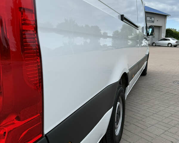 Белый Мерседес Sprinter, объемом двигателя 2.2 л и пробегом 208 тыс. км за 26999 $, фото 31 на Automoto.ua