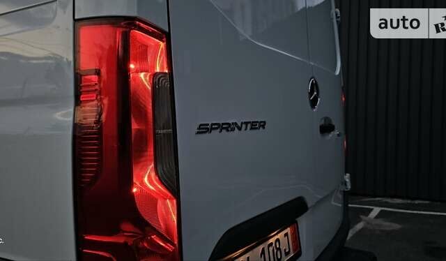 Белый Мерседес Sprinter, объемом двигателя 2.2 л и пробегом 490 тыс. км за 25990 $, фото 10 на Automoto.ua