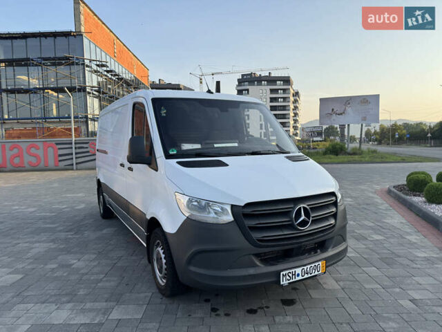 Білий Мерседес Sprinter, об'ємом двигуна 2.14 л та пробігом 332 тис. км за 21863 $, фото 3 на Automoto.ua