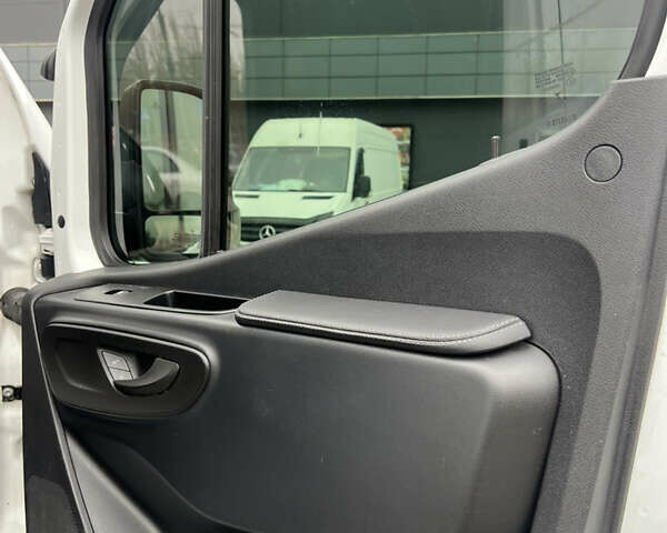 Білий Мерседес Sprinter, об'ємом двигуна 0 л та пробігом 200 тис. км за 40000 $, фото 13 на Automoto.ua