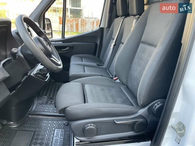 Белый Мерседес Sprinter, объемом двигателя 2.2 л и пробегом 298 тыс. км за 25600 $, фото 44 на Automoto.ua