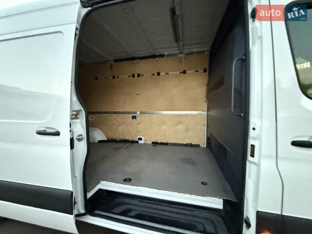 Белый Мерседес Sprinter, объемом двигателя 2 л и пробегом 240 тыс. км за 25999 $, фото 63 на Automoto.ua
