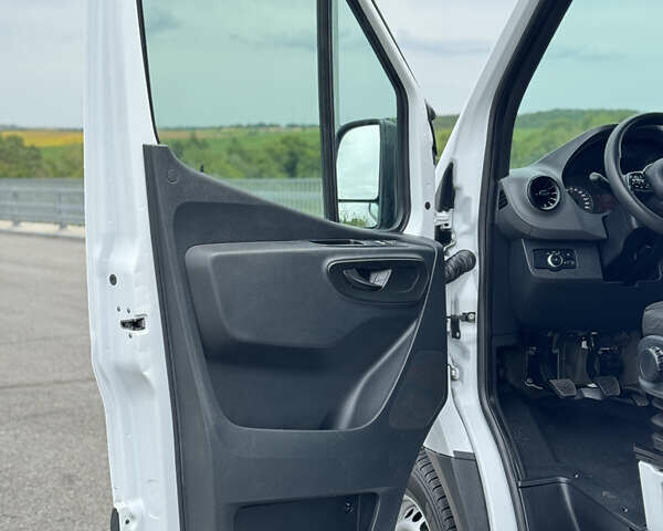 Белый Мерседес Sprinter, объемом двигателя 2.2 л и пробегом 220 тыс. км за 25900 $, фото 18 на Automoto.ua