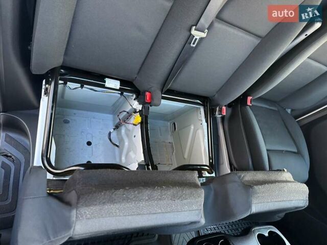 Белый Мерседес Sprinter, объемом двигателя 1.95 л и пробегом 207 тыс. км за 31900 $, фото 13 на Automoto.ua