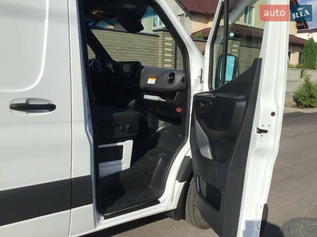 Білий Мерседес Sprinter, об'ємом двигуна 2.99 л та пробігом 380 тис. км за 52954 $, фото 4 на Automoto.ua