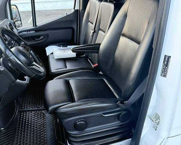 Белый Мерседес Sprinter, объемом двигателя 2 л и пробегом 282 тыс. км за 28700 $, фото 31 на Automoto.ua