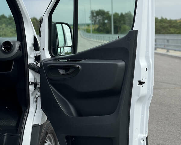 Белый Мерседес Sprinter, объемом двигателя 2.2 л и пробегом 220 тыс. км за 25900 $, фото 27 на Automoto.ua