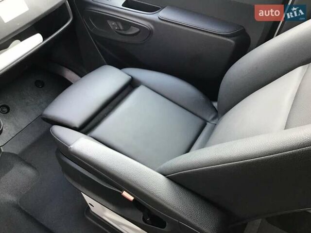 Білий Мерседес Sprinter, об'ємом двигуна 2.99 л та пробігом 380 тис. км за 49142 $, фото 42 на Automoto.ua