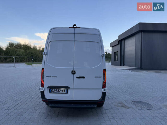 Белый Мерседес Sprinter, объемом двигателя 0 л и пробегом 136 тыс. км за 29999 $, фото 7 на Automoto.ua