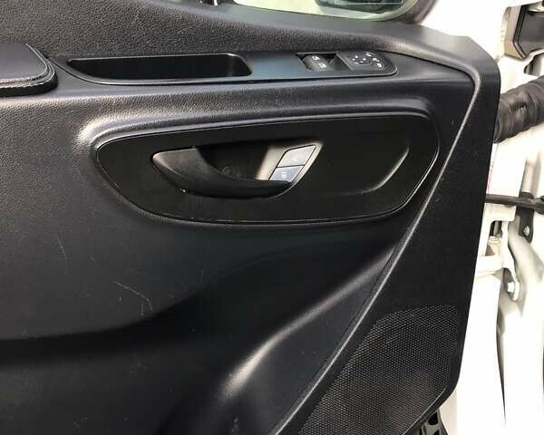 Білий Мерседес Sprinter, об'ємом двигуна 2.99 л та пробігом 380 тис. км за 52954 $, фото 57 на Automoto.ua