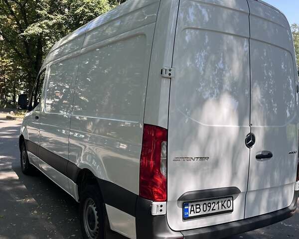 Белый Мерседес Sprinter, объемом двигателя 2.14 л и пробегом 90 тыс. км за 29900 $, фото 2 на Automoto.ua