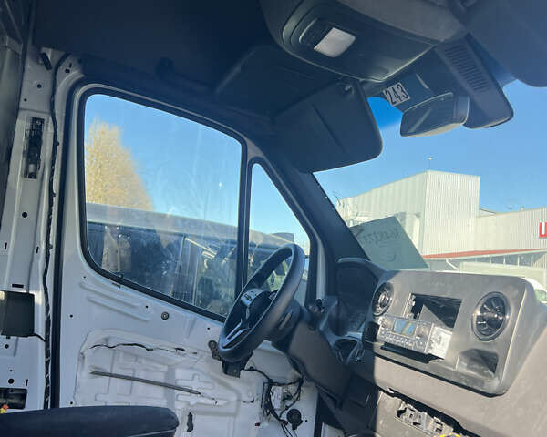 Белый Мерседес Sprinter, объемом двигателя 2.99 л и пробегом 137 тыс. км за 31900 $, фото 5 на Automoto.ua