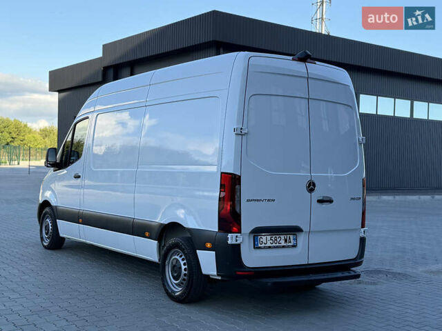 Белый Мерседес Sprinter, объемом двигателя 0 л и пробегом 136 тыс. км за 29999 $, фото 6 на Automoto.ua