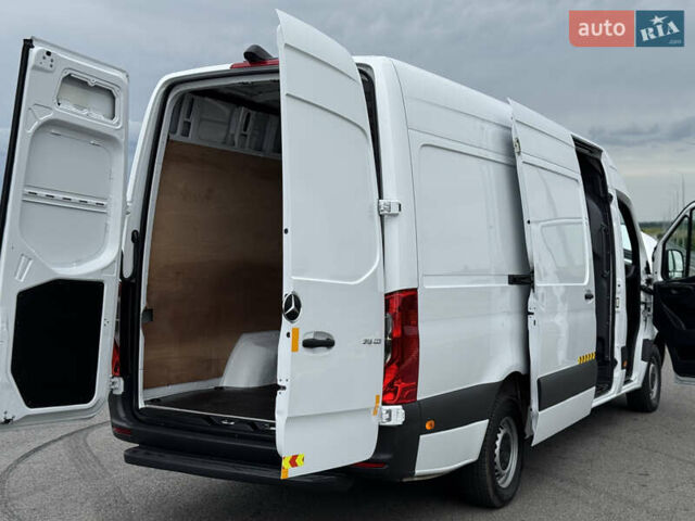 Белый Мерседес Sprinter, объемом двигателя 2.2 л и пробегом 220 тыс. км за 25900 $, фото 49 на Automoto.ua
